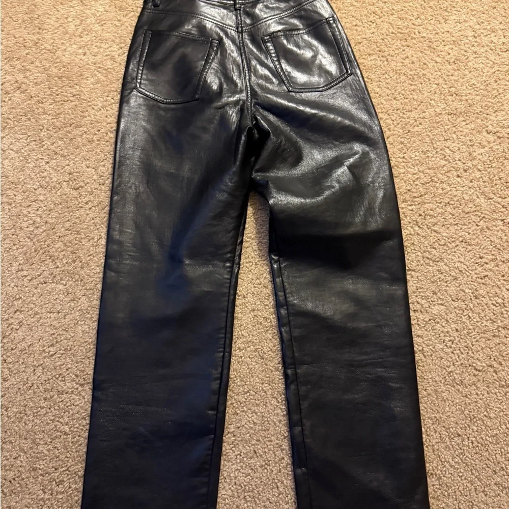 Wilfred sleek black